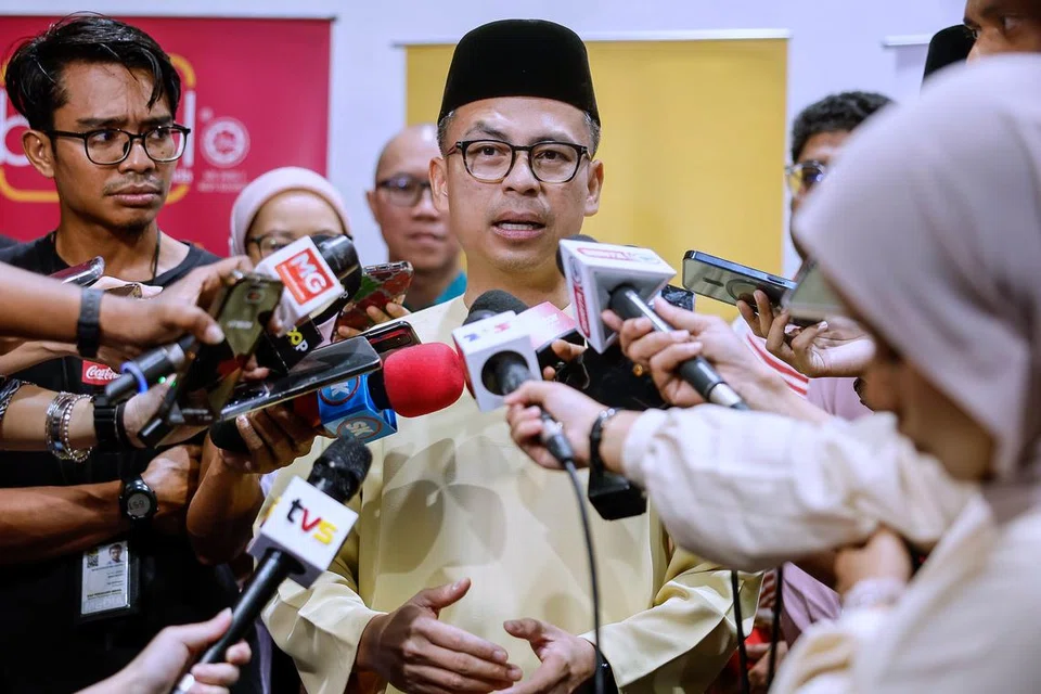 Ketua Penerangan Keadilan, Encik Fahmi Fadzil, yang juga Menteri Ketua Penerangan Keadilan.