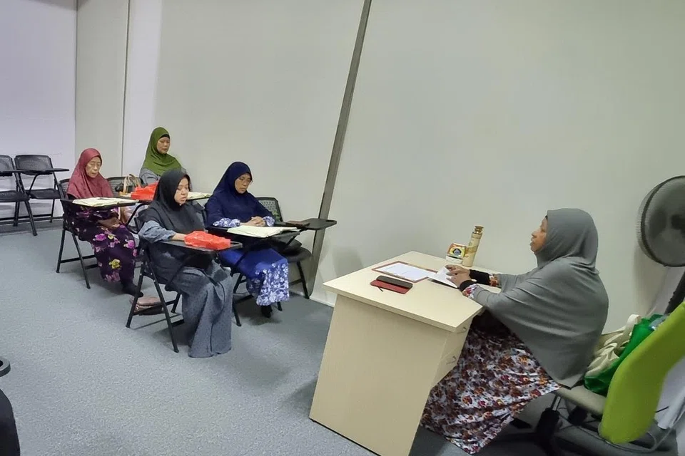 Kelas agama dewasa turut ditawarkan oleh Pertapis agar ilmu ukhrawi menjadi pembelajaran sepanjang hayat.