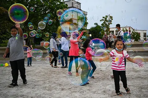 SEMAKIN BERKURANGAN: Lebih sedikit bayi dilahirkan di Malaysia pada 2020 dengan negara itu mencapai tahap kesuburan terendah dalam tempoh 40 tahun. - Foto AFP