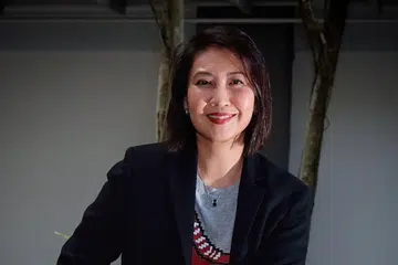 SHARON ISMAIL: Berpendapat bahawa keadaan (stereotaip kaum tertentu dalam drama Channel 5 dahulu) sudah berubah kini. Tembok stereotaip sudah dapat dipecahkan dengan kepekaan penulis naskhah drama untuk tidak kaitkan stereotaip tertentu pada watak Melayu, Cina atau India. - Foto BM oleh KHALID BABA