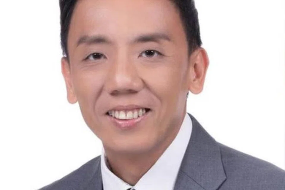 Encik Jeffrey Siow ialah pegawai paling kanan awam dan yang keempat  meletak jawatan menjelang pilihan raya umum akan datang.