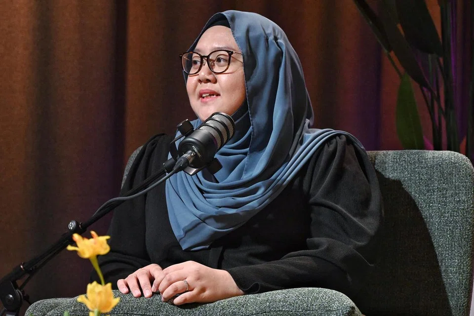 Pakar ketagihan daripada Persatuan Anti-Narkotik Singapura (Sana), Cik Nasirah Nasir, berkata walaupun dalam konteks Asia, isu dadah dianggap tabu, ibu bapa perlu bersikap telus dan mencipta ruang selamat untuk berbincang tentang hal ini bersama anak-anak. 