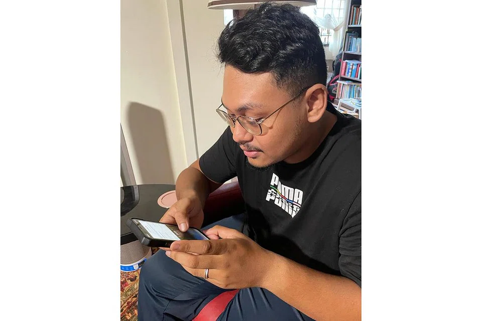 PERBELANJAAN NETS TERJEJAS: Encik Luzman Azrin mendapati satu transaksi berjumlah sekitar $45 yang dilakukannya dengan menggunakan kaedah pembayaran Nets baru-baru ini terjejas gangguan urus niaga duplikasi DBS semalam. - Foto ihsan ENCIK LUZMAN AZRIN