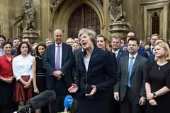 Perdana Menteri menanti Britain, Cik Theresa May, menyampaikan satu kenyataan di luar Parlimen di London pada 11 Julai. Beliau akan menjadi perdana menteri wanita kedua Britain mulai Rabu (13 Julai). 