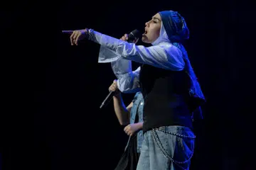 PENCAPAIAN RATU ROK: Ella diiktiraf Buku Rekod Singapura (SBOR) sebagai penghibur Malaysia yang mencatat jualan tiket tertinggi bagi tempoh dua jam melalui ‘Konsert Jilid Akhir: Ella Puteri Kota’ di Singapura selama dua malam pada Khamis dan Jumaat lalu. 