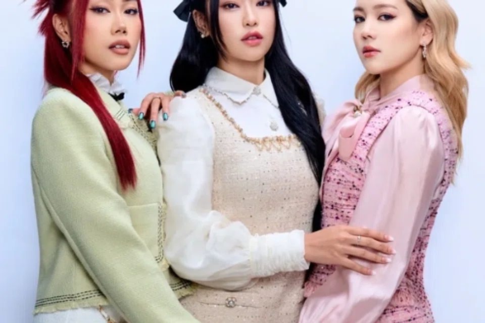 Dolla, Question, video muzik kontroversi,  Angel, Sabronzo, Angel, Tabby