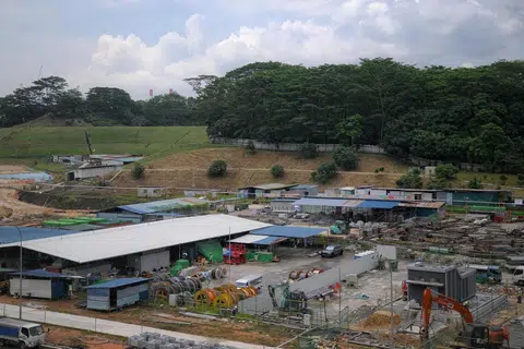 Kawasan di latar belakang gambar yang diambil pada 7 Julai ialah tempat JTC bakal membina hab pengangkutan Woodlands Gateway. Di latar depan ialah tapak stesen RTS Woodlands North, yang kini sedang dalam pembinaan.