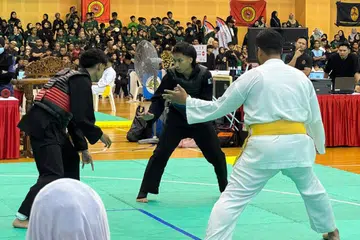 Sesi latihan kelas ‘Silat Solat’ Masjid Alkaff Kampung Melayu diadakan setiap Sabtu dari 7.45 malam hingga 9.45 malam di aras tiga. 