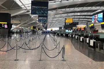 SUNYI SEPI: Tidak ada penumpang menunggu giliran di Terminal 5 Lapangan Terbang Heathrow. Ia sunyi senyap selepas mogok yang dilancarkan oleh juruterbang British Airways semalam. - Foto REUTERS