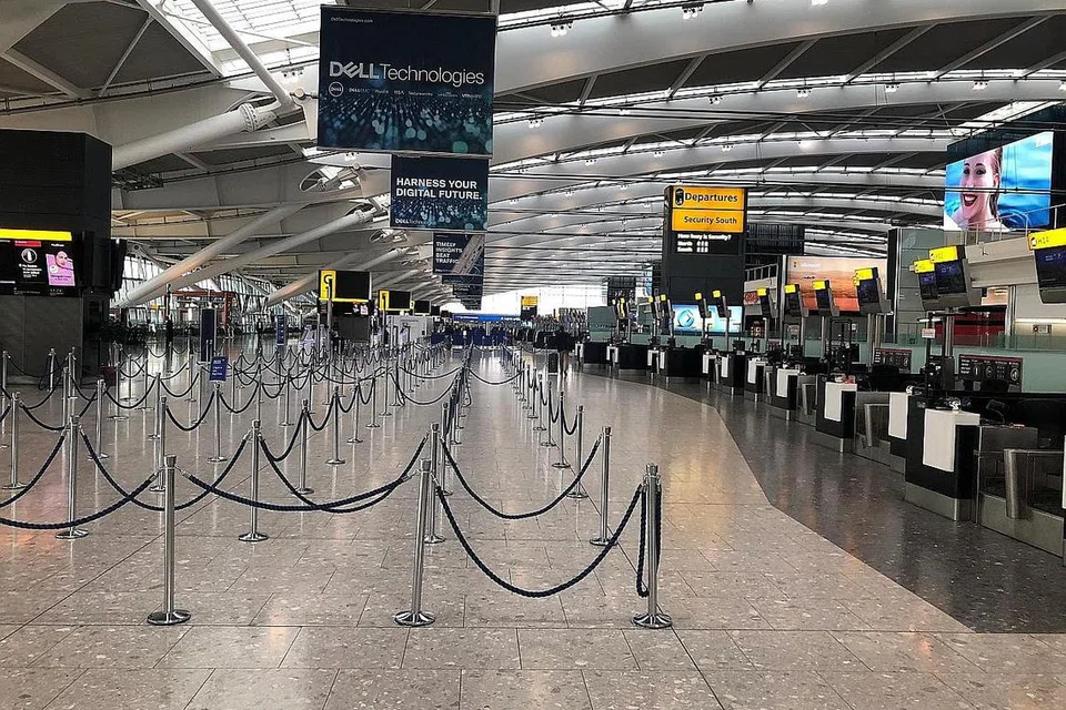 SUNYI SEPI: Tidak ada penumpang menunggu giliran di Terminal 5 Lapangan Terbang Heathrow. Ia sunyi senyap selepas mogok yang dilancarkan oleh juruterbang British Airways semalam. - Foto REUTERS