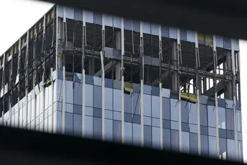 SERANGAN DRON: Bangunan di pusat perniagaan di Likhacheva Street, Moscow, mengalami kerosakan selepas serangan dron Ukraine pada Isnin.