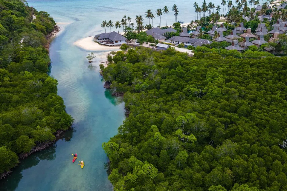 Ibu bapa boleh bawa anak-anak mereka bercuti di pulau indah di Thailand.