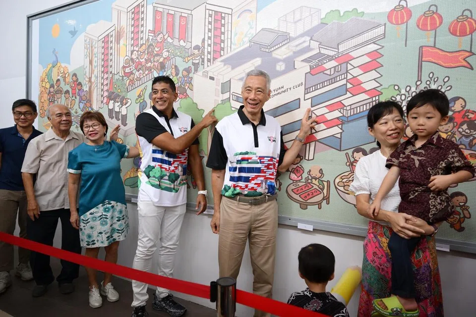 SM Lee, masyarakat, mencabar