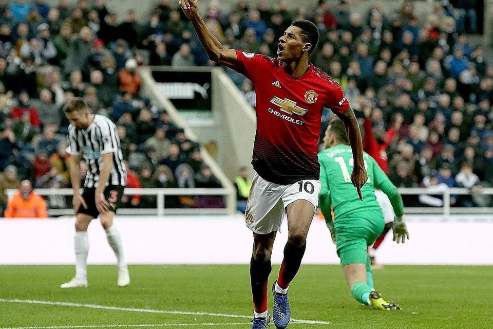 TUNGGAK UTAMA: Rashford kini merupakan nama pertama dalam kesebelasan utama Solksjaer. - Foto EPA-EFE