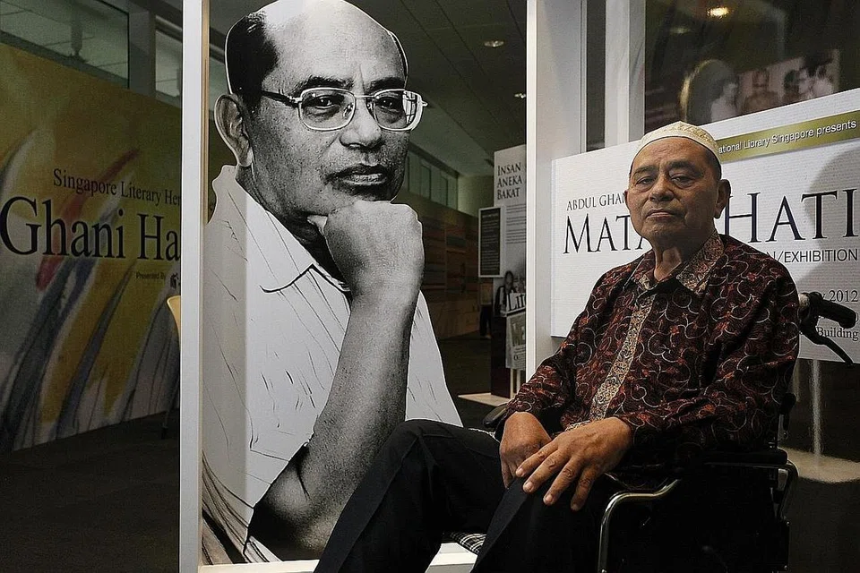 BERI SUARA KEPADA LUKISAN: Melalui lukisan yang dicantumkan dengan sajaknya, Abdul Ghani Hamid (gambar atas) telah memberikan suara kepada lukisan dan warna kepada sajak. Beliau berjaya memadukan potret dan puisi dalam satu padanan yang estetik, yang kesemuanya adalah rakaman peribadinya melalui dua pancaindera utama iaitu rasa dan mata. - Foto fail
