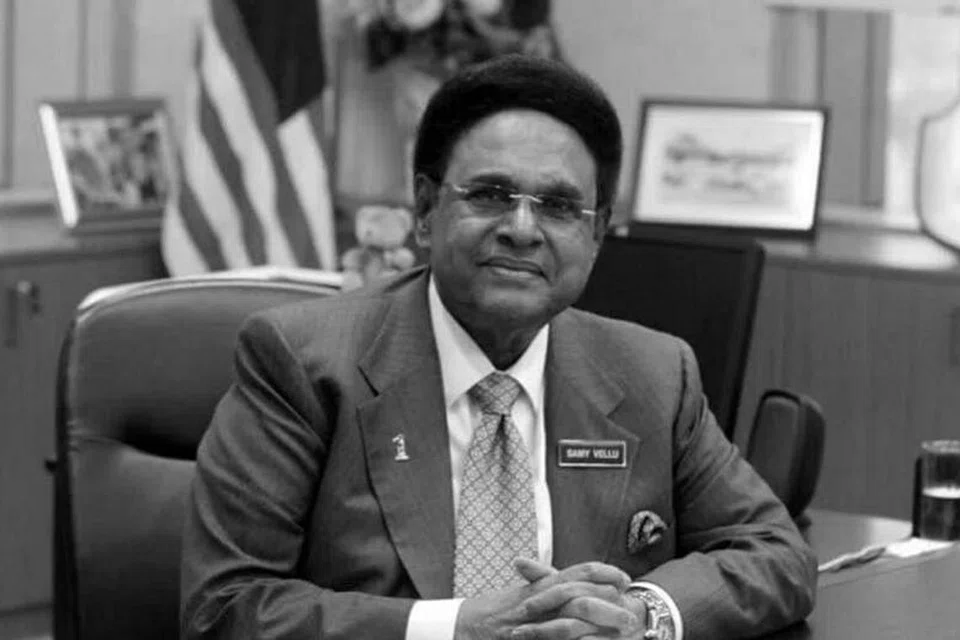 TUN DR S SAMY VELLU: Meninggal dunia ketika dalam tidur di kediamannya di Jalan Ipoh. 