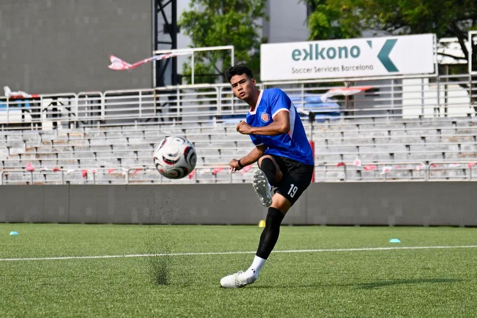 Pemain pertahanan, Akram Azman,  antara wajah baharu yang menyertai FC Jurong bagi musim Liga Perdana Singapura (SPL) 2026/27..
