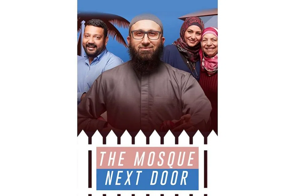 THE MOSQUE NEXT DOOR: Siri dokumentari tiga episod turut menangani isu Islamofobia, pengganasan, cabaran, hubungan dalam Islam serta gaya hidup masyarakat Islam sehari-hari. - Foto NETFLIX 