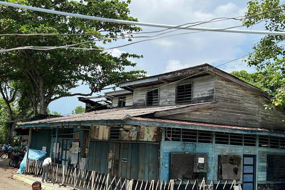 Rumah nombor 25, 27 dan 31 sebelum dirobohkan atas sebab keselamatan. Rumah-rumah tersebut sudah tiada apabila Berita Minggu (BM) melawat Pulau Ubin pada 22 Jun.