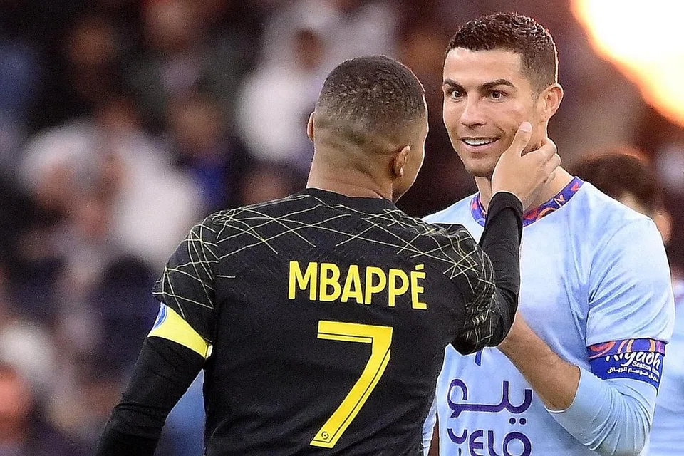 BINTANG BRAZIL: Turut beraksi ialah pemain PSG Neymar dari Brazil yang gagal menyempurnakan sepakan penalti. - Foto AFP