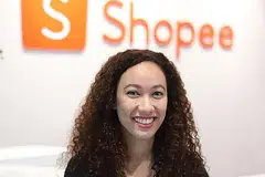 MEMBAWA NILAI: Tugas Cik Siti Fatimah ialah menarik jenama dan penjual baru dalam wadah pembelian dalam talian Shopee. - Foto SHOPEE
