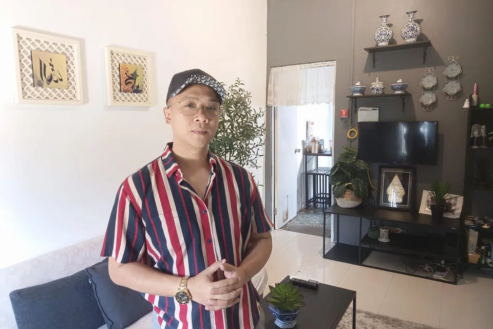 Encik Wan Huzarman Wan Azlan Shah, di rumahnya di Batam yang didiami sejak 2016. 