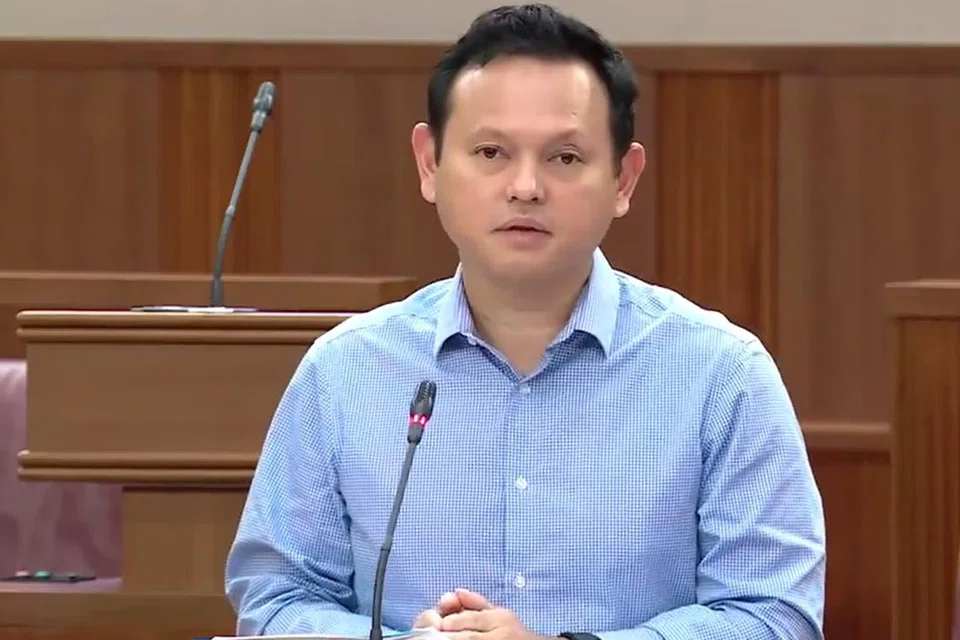 Menteri Negara Kanan (Tenaga Manusia merangkap Pertahanan), Encik Zaqy Mohamad. 