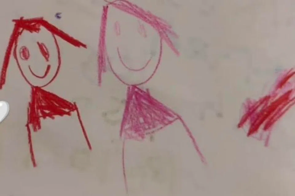 Lukisan oleh Donna Ferdella yang menunjukkan anak kecil itu bersama ibunya, Dawn Prima Ria. Di bahagian kanan terdapat contengan seorang ‘bayi di syurga’, yang kemudian ditutup dengan bentuk hati.