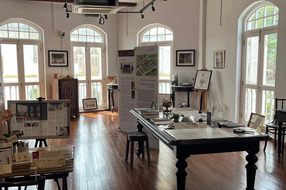 Walaupun ruangnya kecil, Muzium Memorial Haji Yusoff, menyajikan suasana mesra dan menyenangkan bagi pengunjung. Kuratornya, Cik Hidayah Amin, menyusun barangannya agar pengunjung dapat rasakan ia ibarat sebuah rumah lama. 