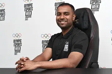 INGIN JADI JUARA: Atlet sukan elektronik Ar Muhammad Aleef Mohamed Rafik mewakili Singapura dalam acara Gran Turismo di Siri e-Sukan Olimpik. 
