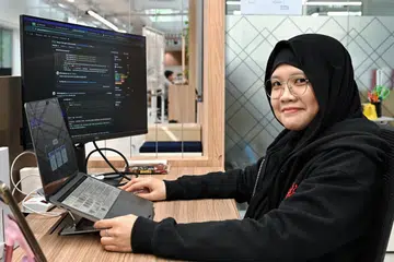 Cik Siti Nuruljannah Baharudin merupakan Jurutera AI bersama AI Singapura.