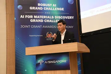 TANGANI CABARAN AI: Menteri Negara Kanan (Pertahanan) Encik Heng Chee How berkata, kajian itu akan membantu dalam penggunaan AI semasa pertempuran perang dan keperluan organisasi tentera, dan juga bagi seluruh Singapura pada masa hadapan.