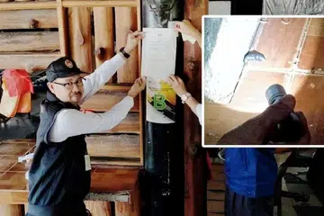 Pegawai kesihatan menampal notis arahan tutup pada premis yang mengabaikan tahap kebersihan. (Gambar sisipan) Najis katak yang ditemui dalam premis.