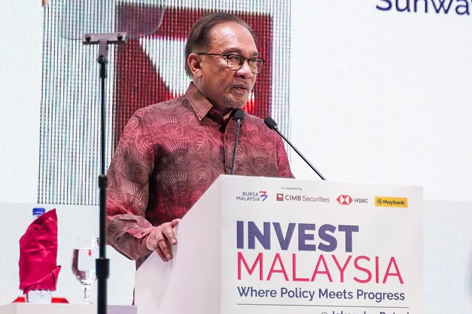 Perdana Menteri Malaysia, Datuk Seri Anwar Ibrahim ketika berucap semasa acara Invest Malaysia di Sunway City, Iskandar Puteri, Johor pada 26 September.