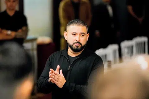 Pemangku Sultan Johor, Tunku Mahkota Ismail Sultan Ibrahim.