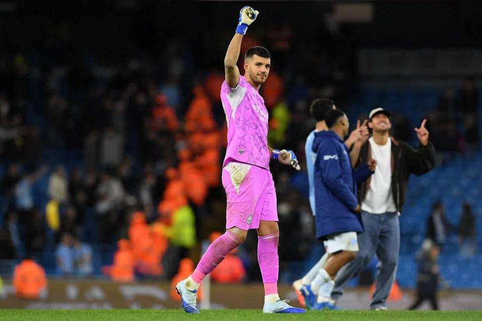 Penjaga gol Manchester City, Geronimo Rulli, muncul wira selepas menyelamatkan sepakan penalti pemain Brighton, Yasin Ayari dan Lewis Dunk, dalam aksi pusingan keempat Piala Carabao di Stadium Etihad pada 28 Oktober.