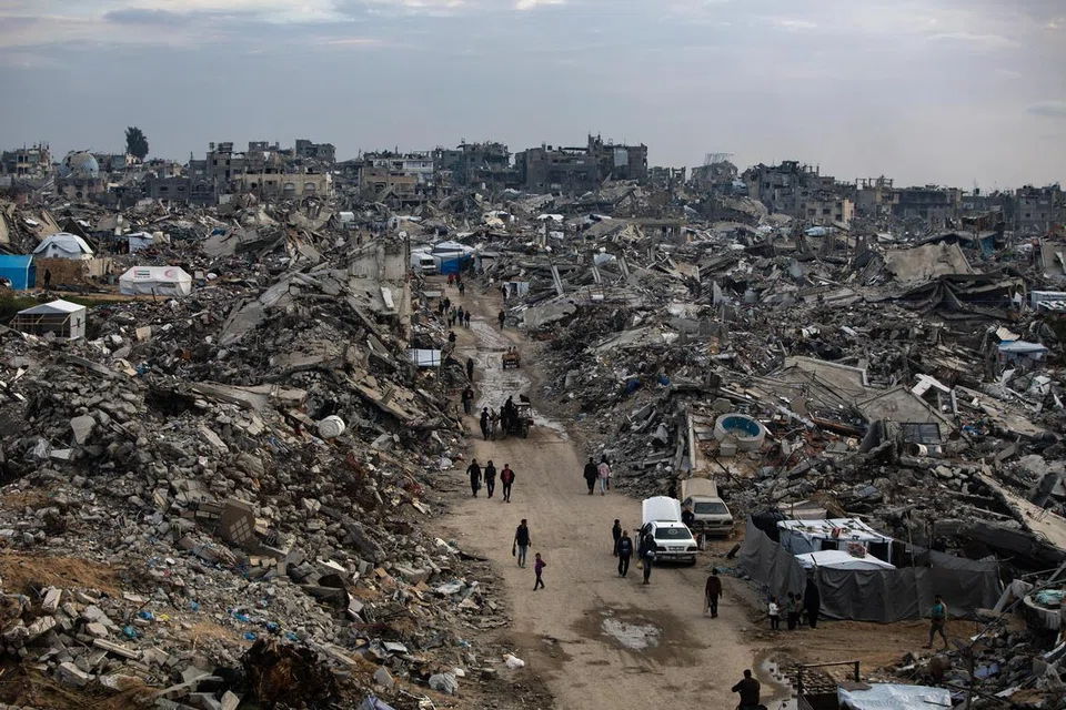 Penduduk Palestin di bandar Beit Lahia, yang telah musnah di utara Gaza, meneruskan kehidupan meskipun dalam serba kekurangan dalam bulan Ramadan.