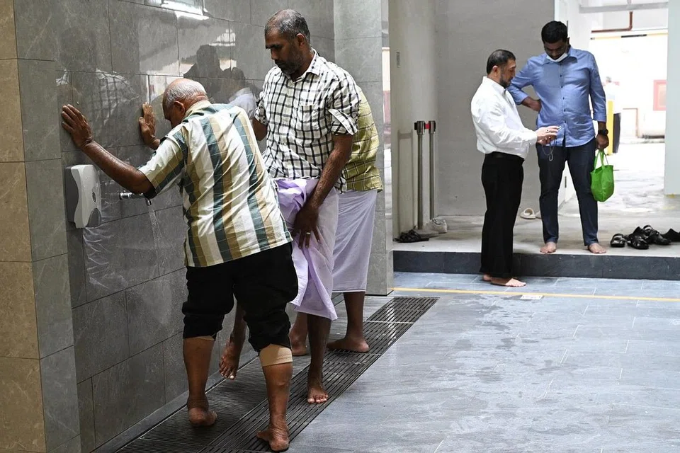 LEBIH MUDAH: Jemaah sekarang dapat mengakses tempat wuduk lelaki dengan lebih mudah.