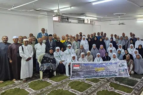 Rombongan haji Thoha Travels & Tours pada 2024. Gambar ini dirakamkan selepas jemaah melaksanakan ibadah haji. 