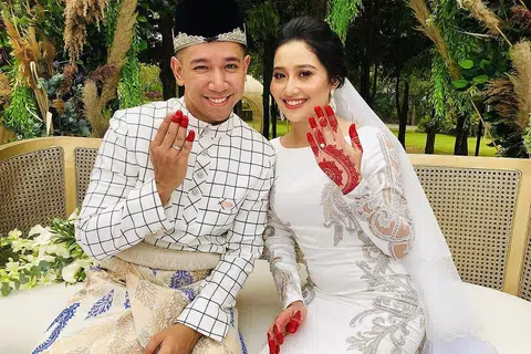 SEMOGA BAHAGIA: Sufi dan Nurulain diijabkabul semalam di Hotel Pulse Grande, Putrajaya. - Foto HARYANI ISMAIL