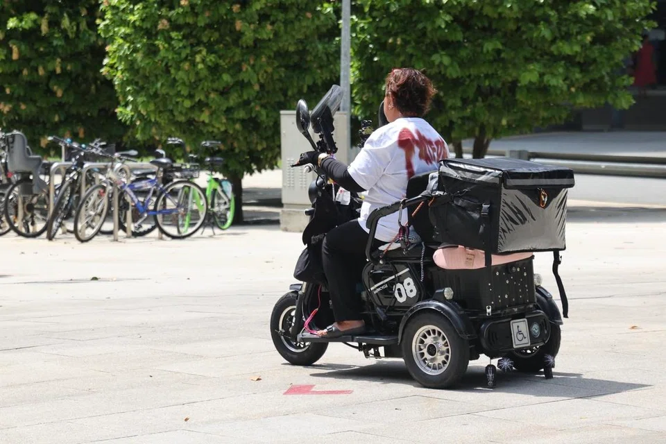 Yam Keng, Pekerja platform, PMA