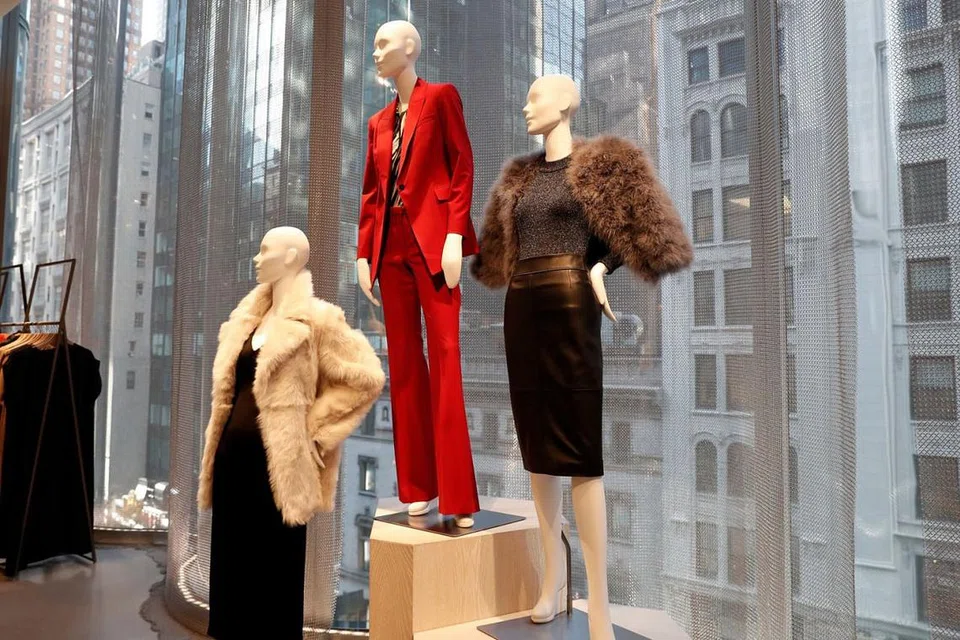 KEMAMPANAN SUMBER PAKAIAN: Menurut Persidangan Perdagangan dan Pembangunan Pertubuhan Bangsa-Bangsa Bersatu (UNCTAD), 20 peratus sisa air dihasilkan oleh industri fesyen. - Foto REUTERS