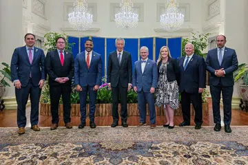 Delegasi kongres Amerika Syarikat mengunjungi Perdana Menteri, Encik Lee Hsien Loong (empat dari kiri), di Istana, pada 24 April.