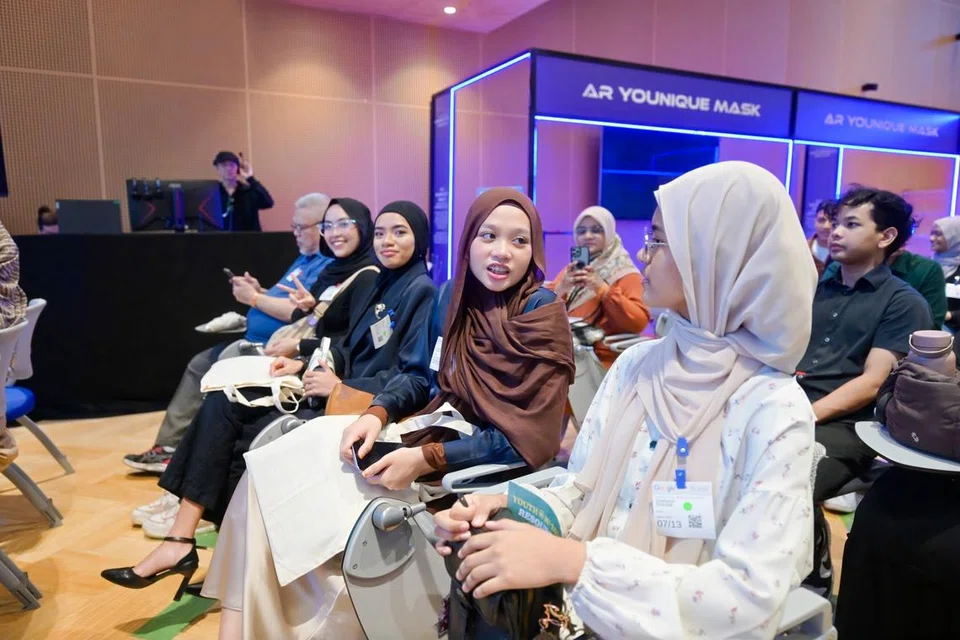 Topik termasuk aspirasi dan matlamat kerjaya dalam kalangan belia diketengahkan semasa dialog panel sewaktu Sesi Rangkaian YOUth@M³.
