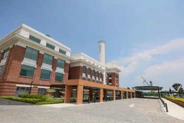 Ibu pejabat sejagat Dyson yang terletak di St James Power Station di HarbourFront.