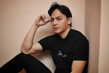 BAHAGIAKAN KELUARGA: Ikmal Amry pentingkan masa bersama keluarga dan berusaha membahagiakan isteri dan anak. Ramadan adalah masanya untuk berehat dan menumpukan perhatian pada tuntutan bulan mulia ini. - Foto BM oleh KHALID BABA