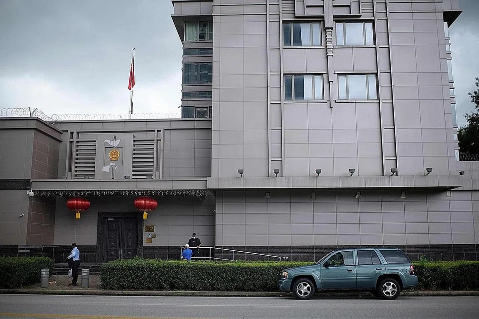 BUKAN PILIHAN RAWAK: Seorang pegawai keselamatan nasional Jabatan Kehakiman Amerika Syarikat berkata konsulat China di Houston "tidak dipilih secara rawak" apabila pentadbiran Encik Donald Trump bertindak menutup konsulat tersebut. - Foto AFP