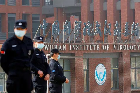LAPORAN RISIKAN: Tiga penyelidik dari Institut Virologi dikatakan mendapat rawatan perubatan pada November 2019 beberapa bulan sebelum pandemik Covid-19 didedahkan. - Foto REUTERS