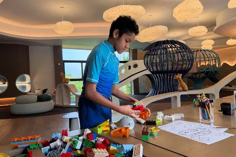 ‘Kids’ Club’ seperti taman syurga untuk kanak-kanak di bawah 12 tahun, dilengkapi gelongsor dan bermacam permainan termasuk blok Lego, congkak, catur dan lain-lain lagi.