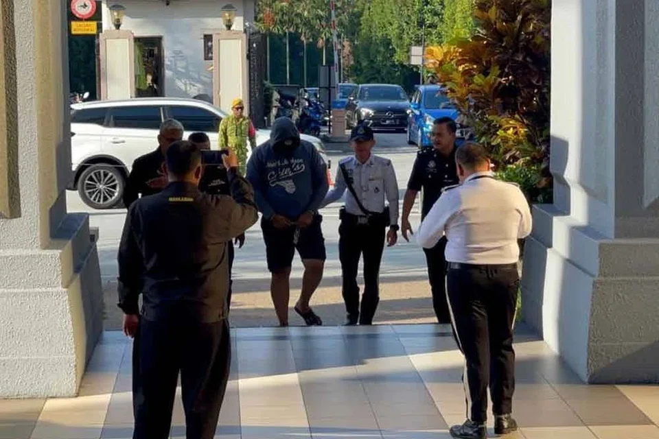 Jurujual aksesori kereta, K Darmaraju, 32 tahun, mengaku bersalah sebaik pertuduhan memandu secara melulu yang dibaca di hadapan Majistret Khairunnisak Hassni.